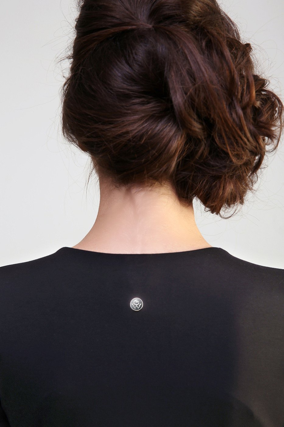 luxembourg-ruha-csonaknyakkal-konyekig-ero-ujjal-fekete-essential-wadrobe-kapszularuhatar-webshop