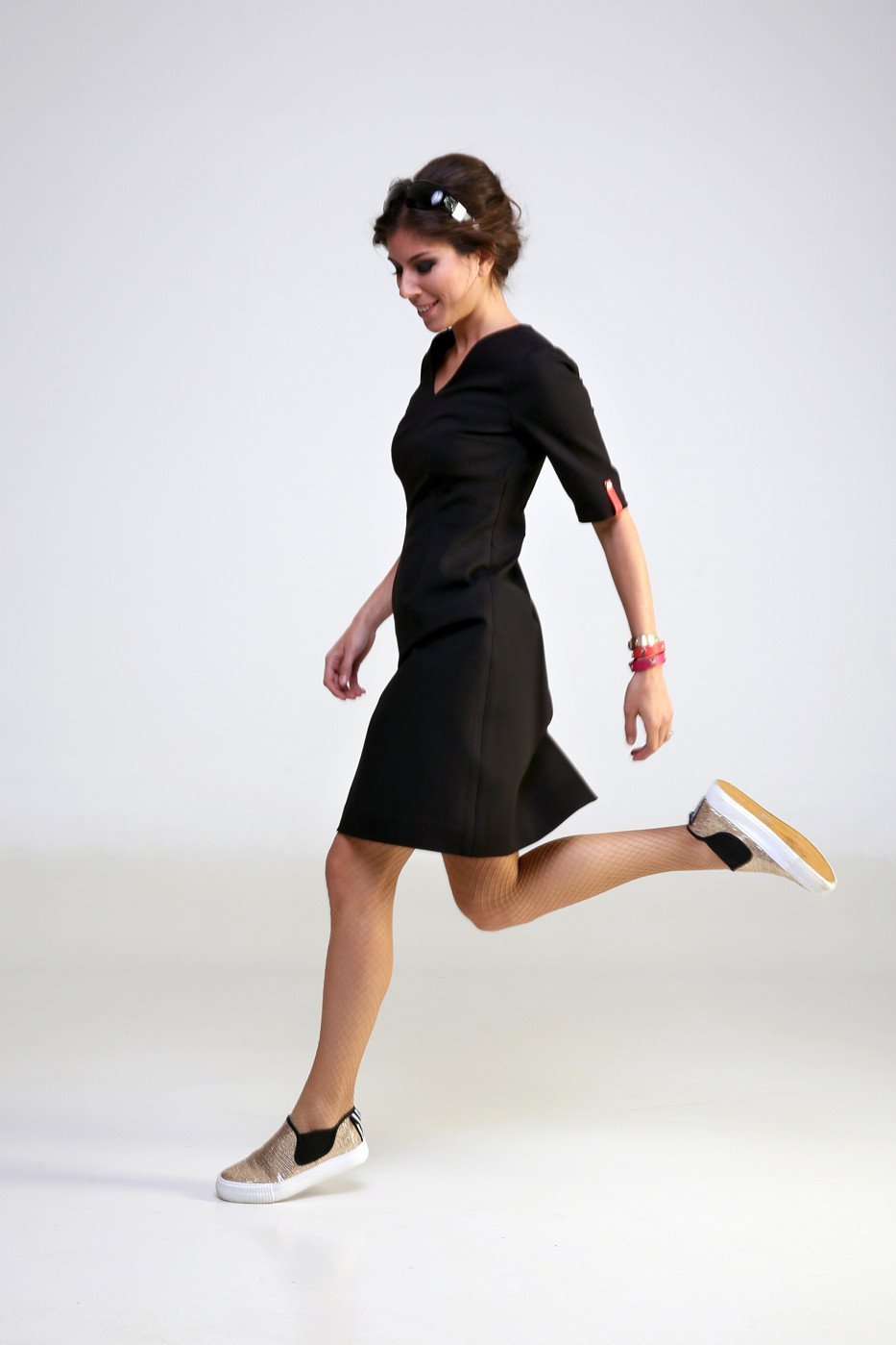 luxembourg-ruha-v-nyakkal-konyekig-ero-ujjal-fekete-essential-wadrobe-kapszularuhatar-webshop